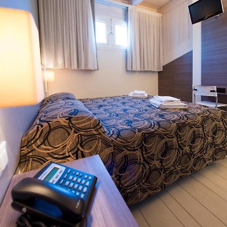 Hotel Aquila Azzurra Римини Экстерьер фото