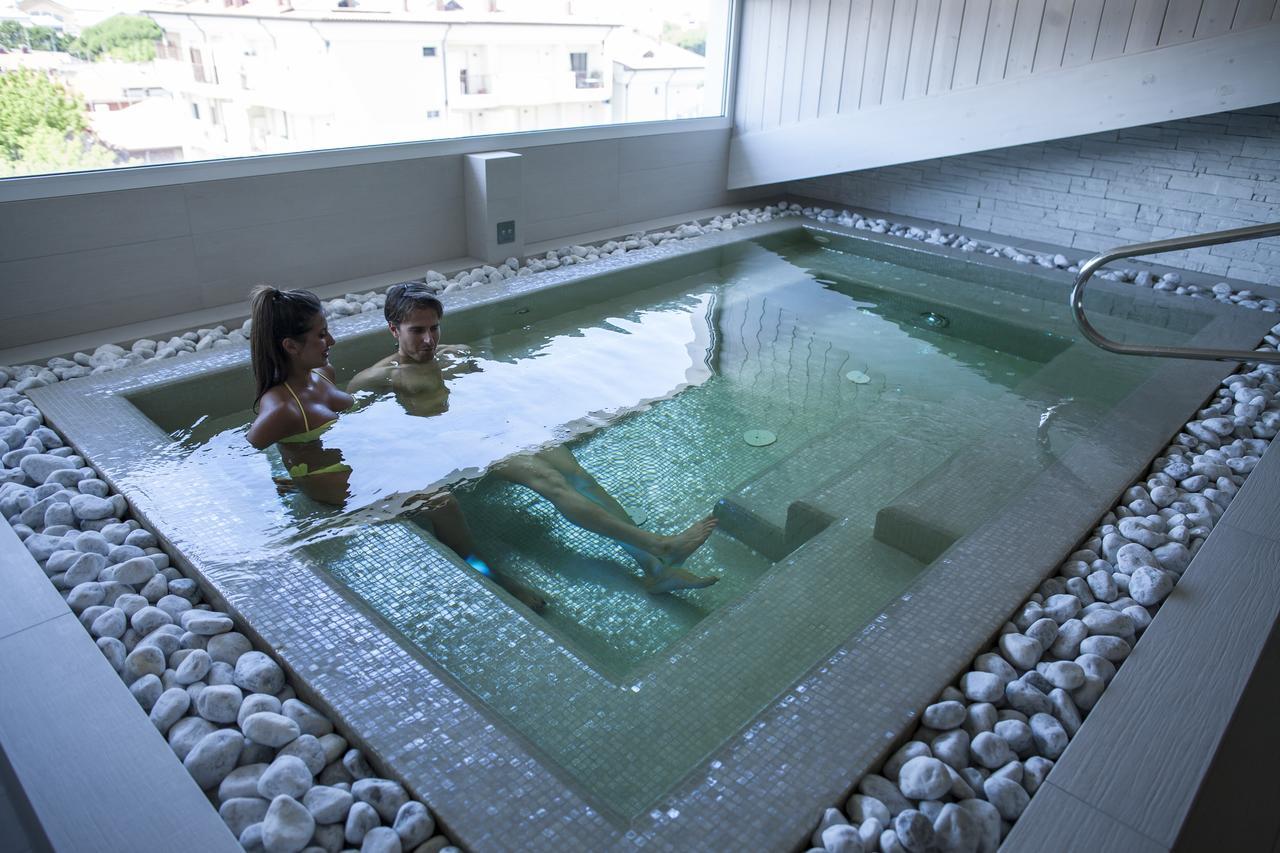 Hotel Aquila Azzurra Римини Экстерьер фото