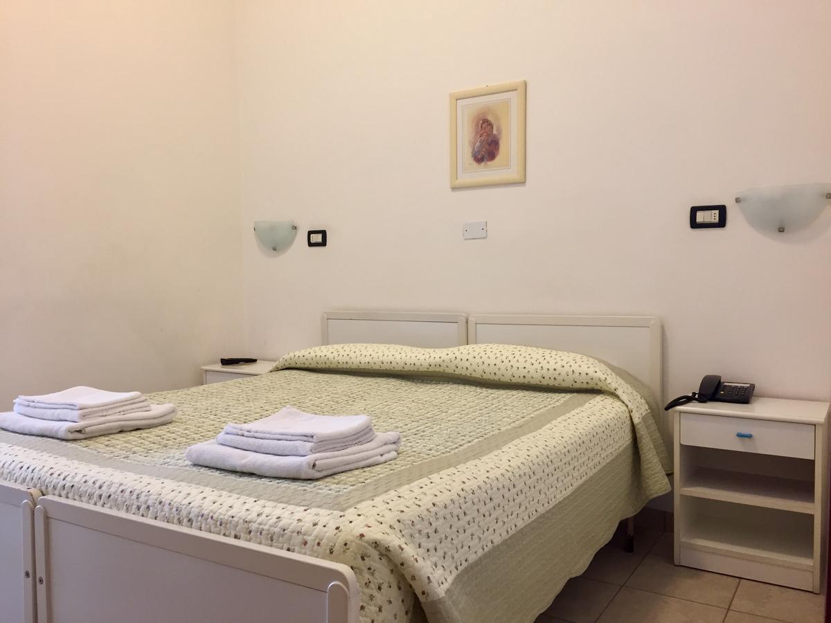 Hotel Aquila Azzurra Римини Экстерьер фото
