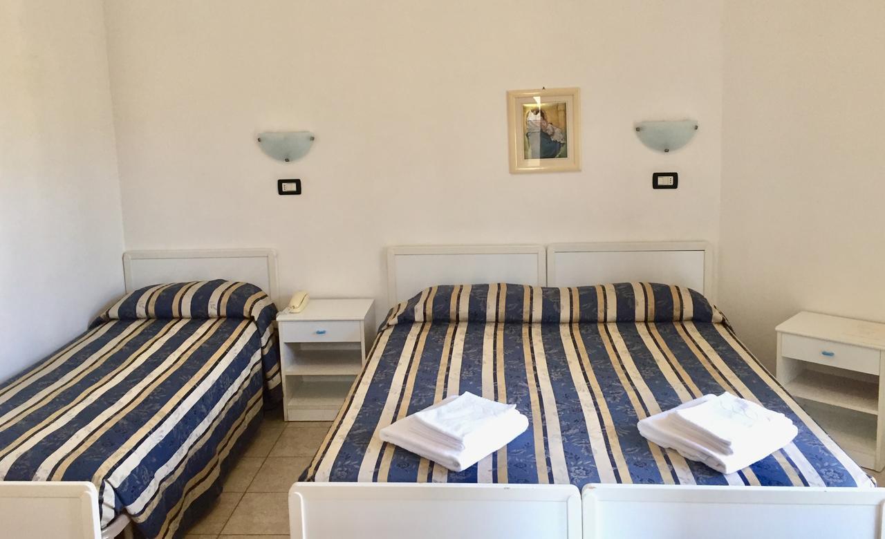 Hotel Aquila Azzurra Римини Экстерьер фото