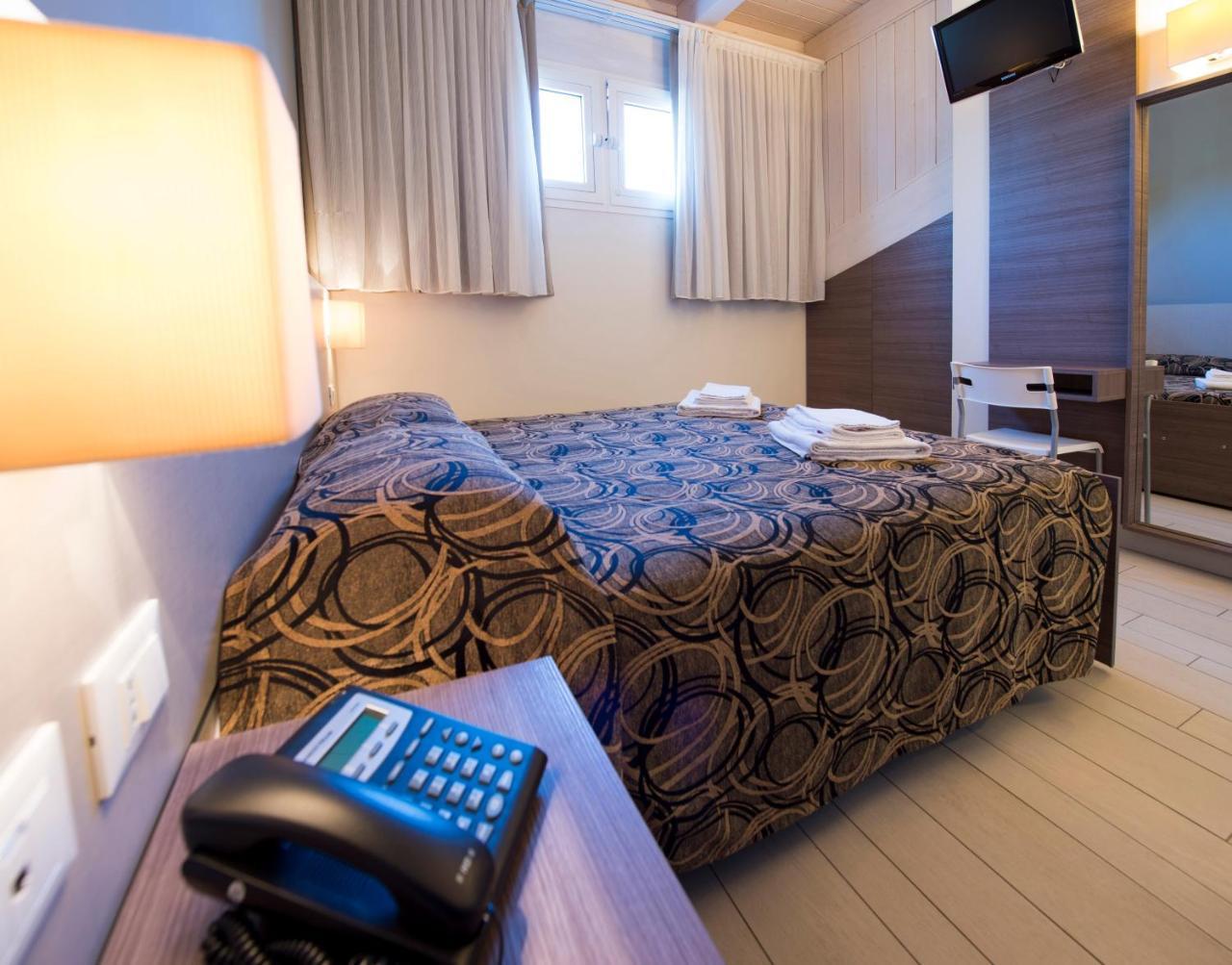 Hotel Aquila Azzurra Римини Экстерьер фото